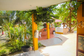 Отель Hotel - Granja de Animales San Basilio de Palenque  Сан Басилио Дель Паленке